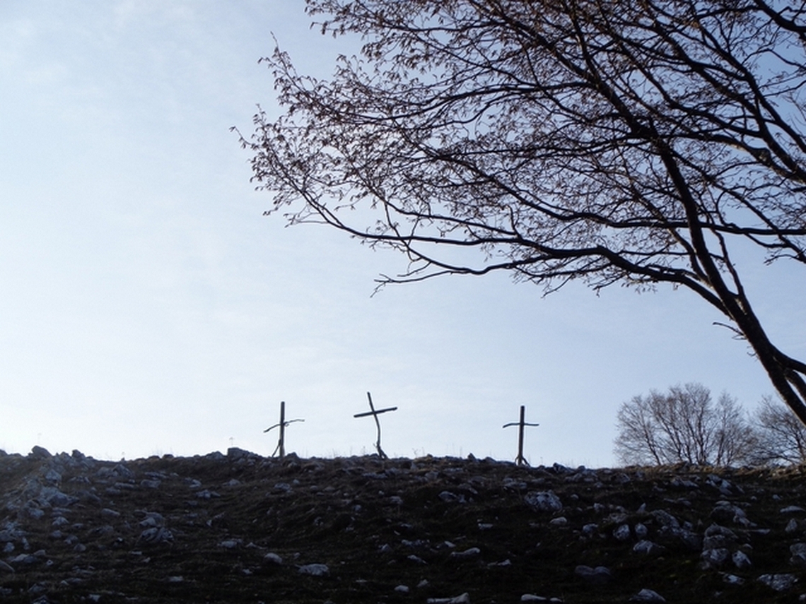 Le Croci di Capetone dal basso