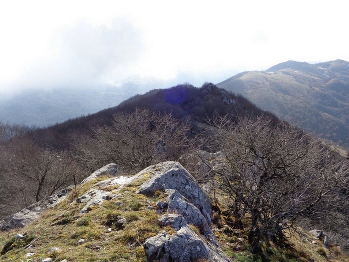 La cresta che guarda il Monte Corvo