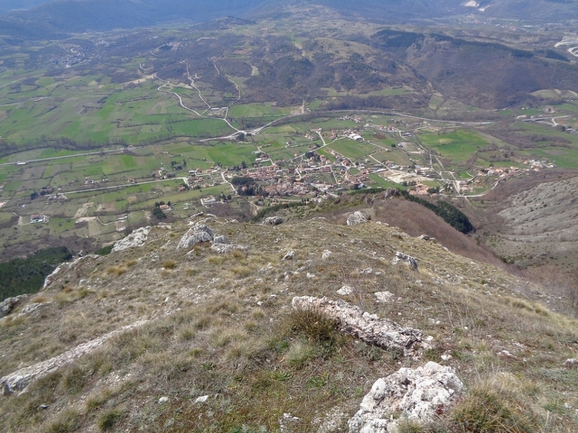 Bella discesa ripida verso Barete