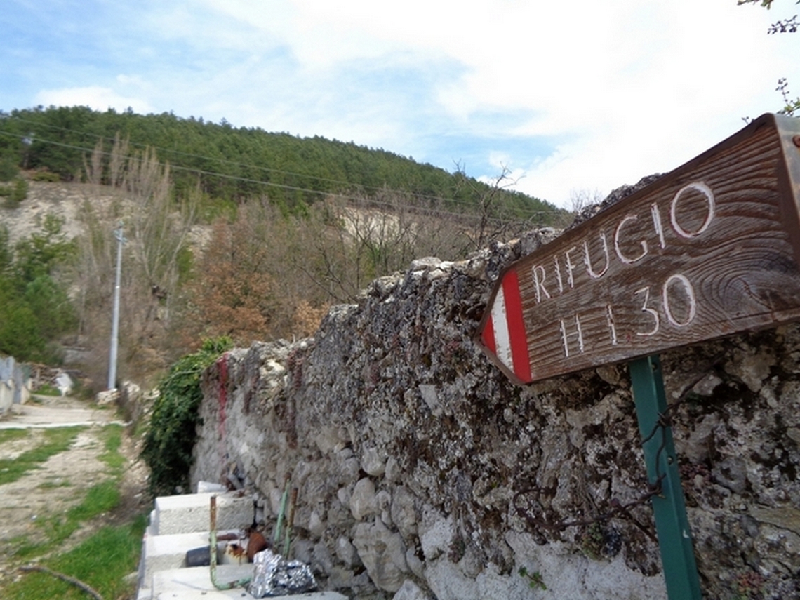 Da qui parte il Sentiero che porta anche al Rifugio Santa Pupa