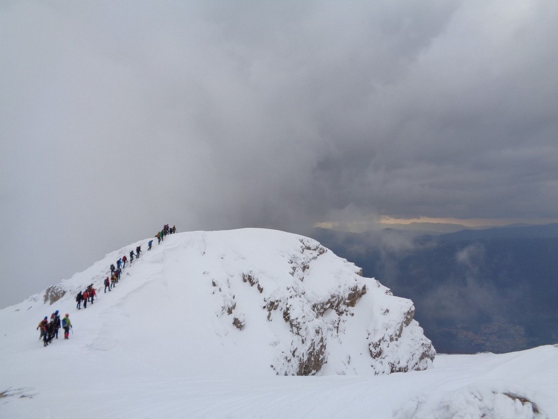 Inizia la discesa per la cresta Sud