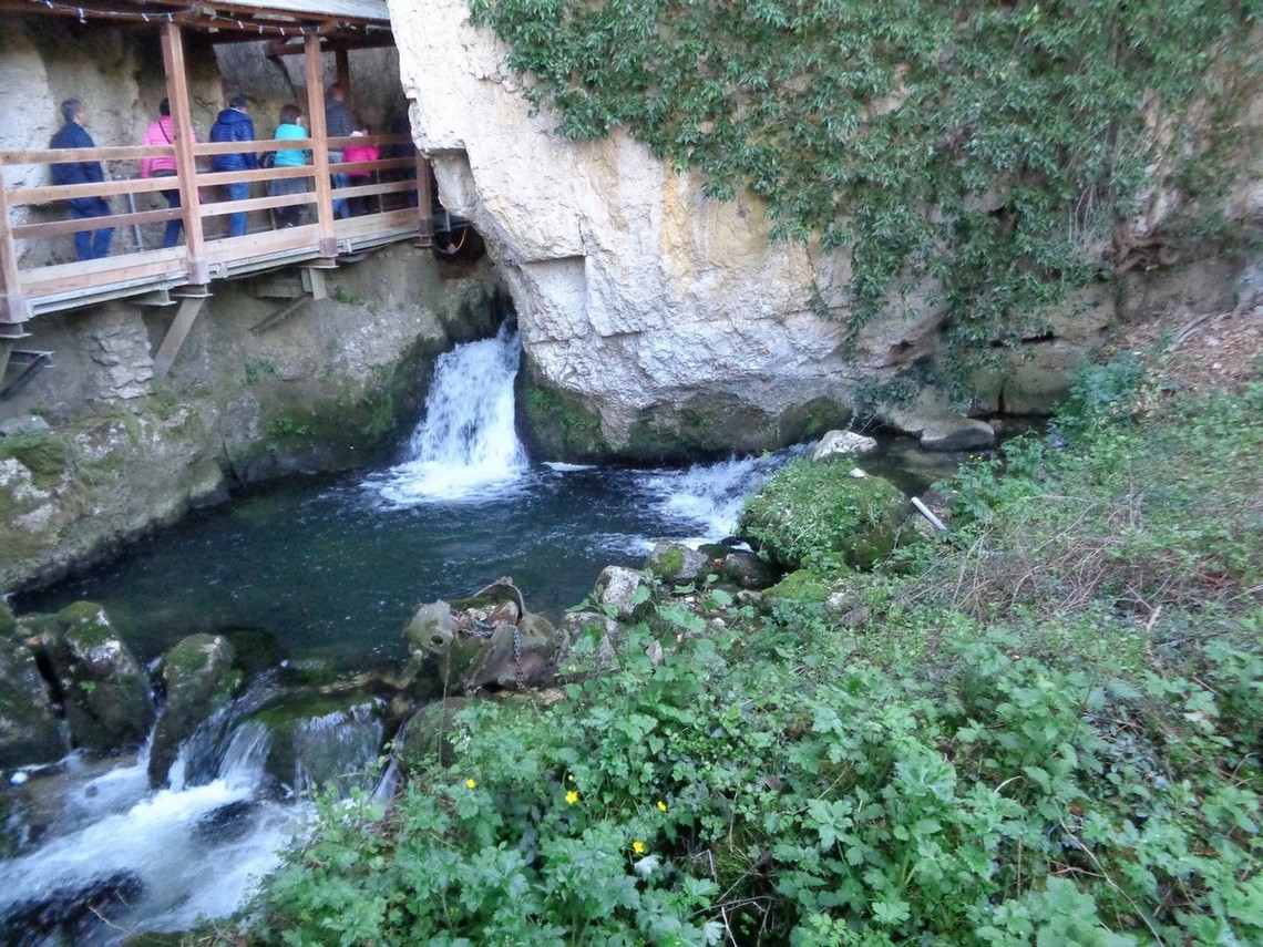 L'imbocco delle Grotte di Stiffe