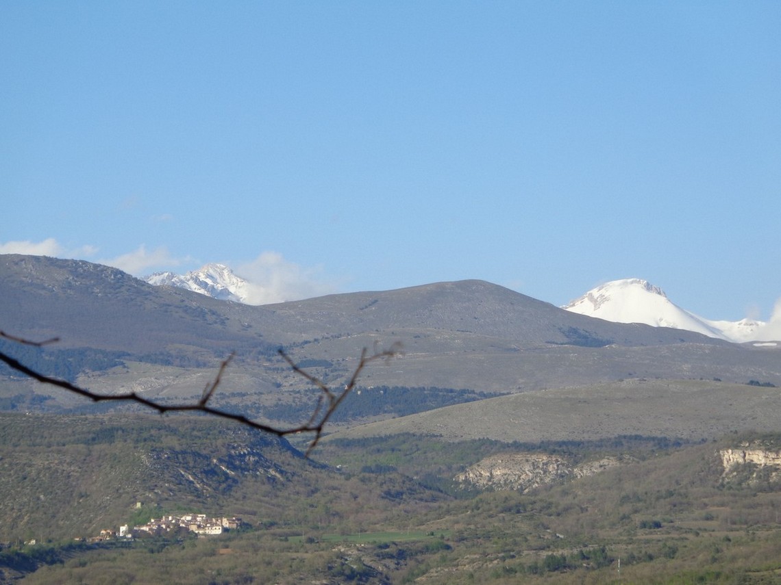 Il Monte Prena ed il Monte Camicia ci osservano