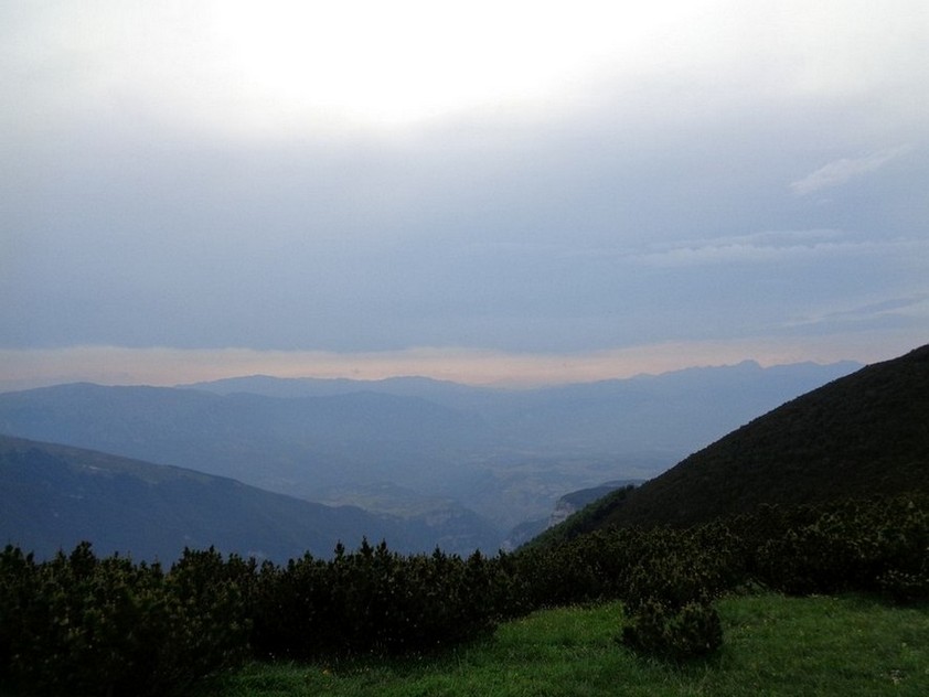 La catena del Gran Sasso in lontananza