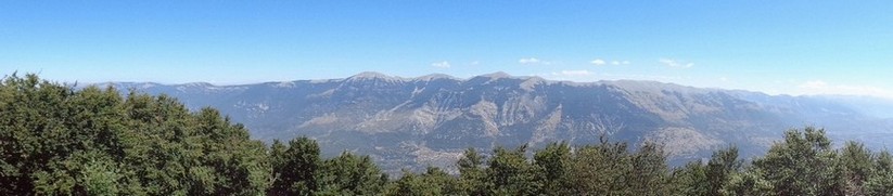 Sotto di noi la Val Roveto