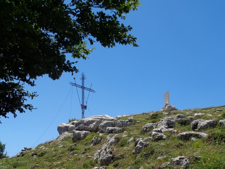 Si scende verso il bosco per il relitto