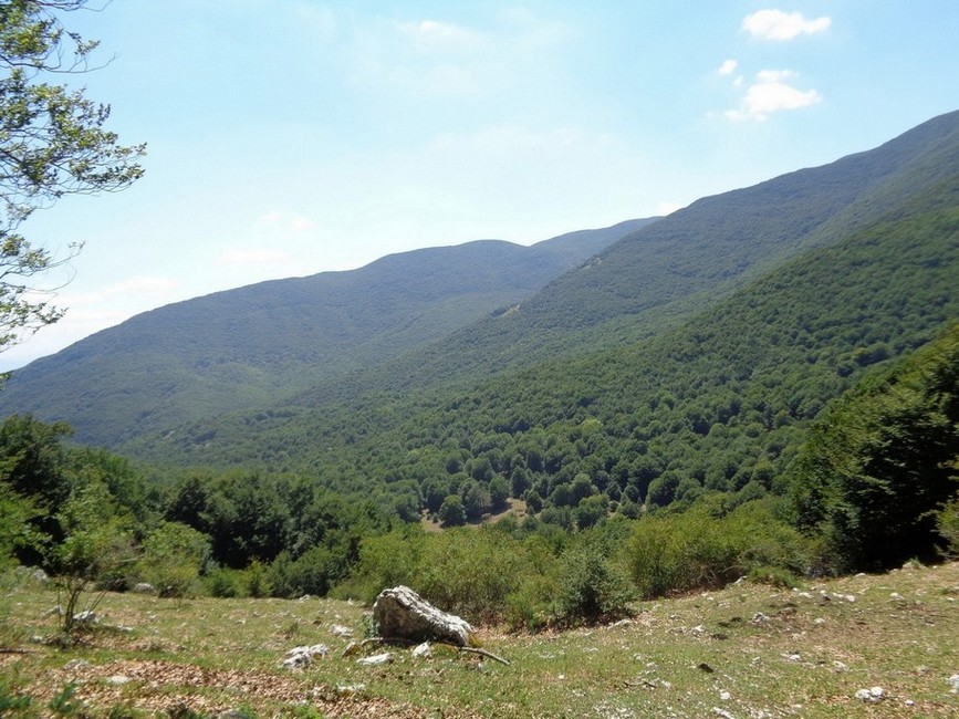 in basso a sinistra il Rifugio Trombetta
