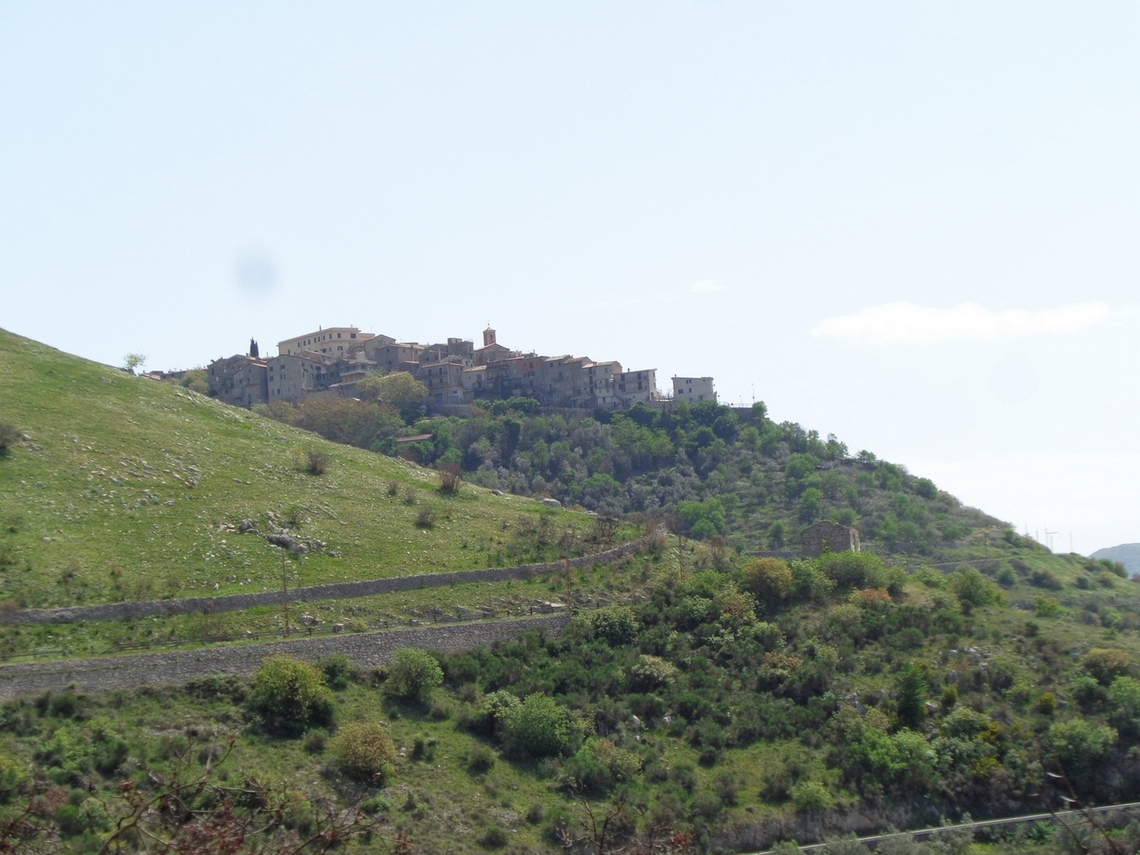 La ciclabile taglia la montagna