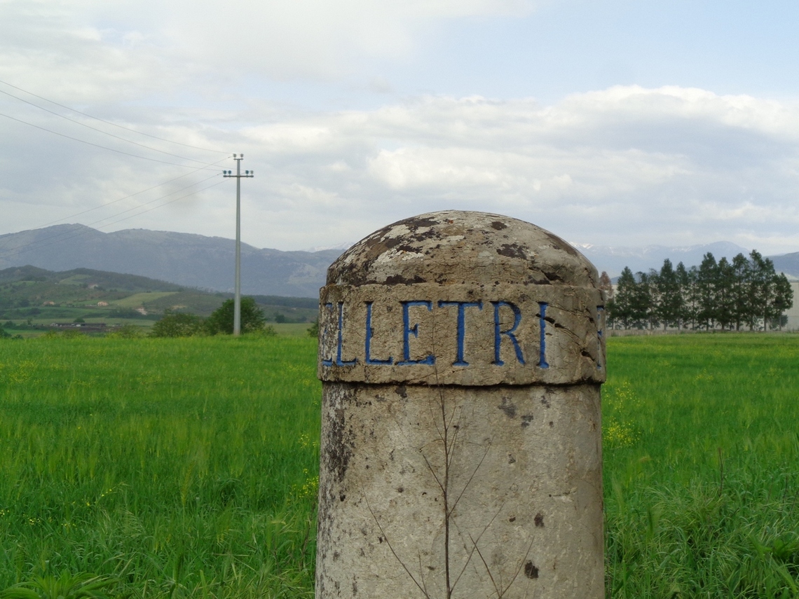 Di confine