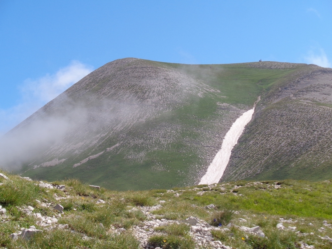 In alto a sinistra la Cima del Vettore