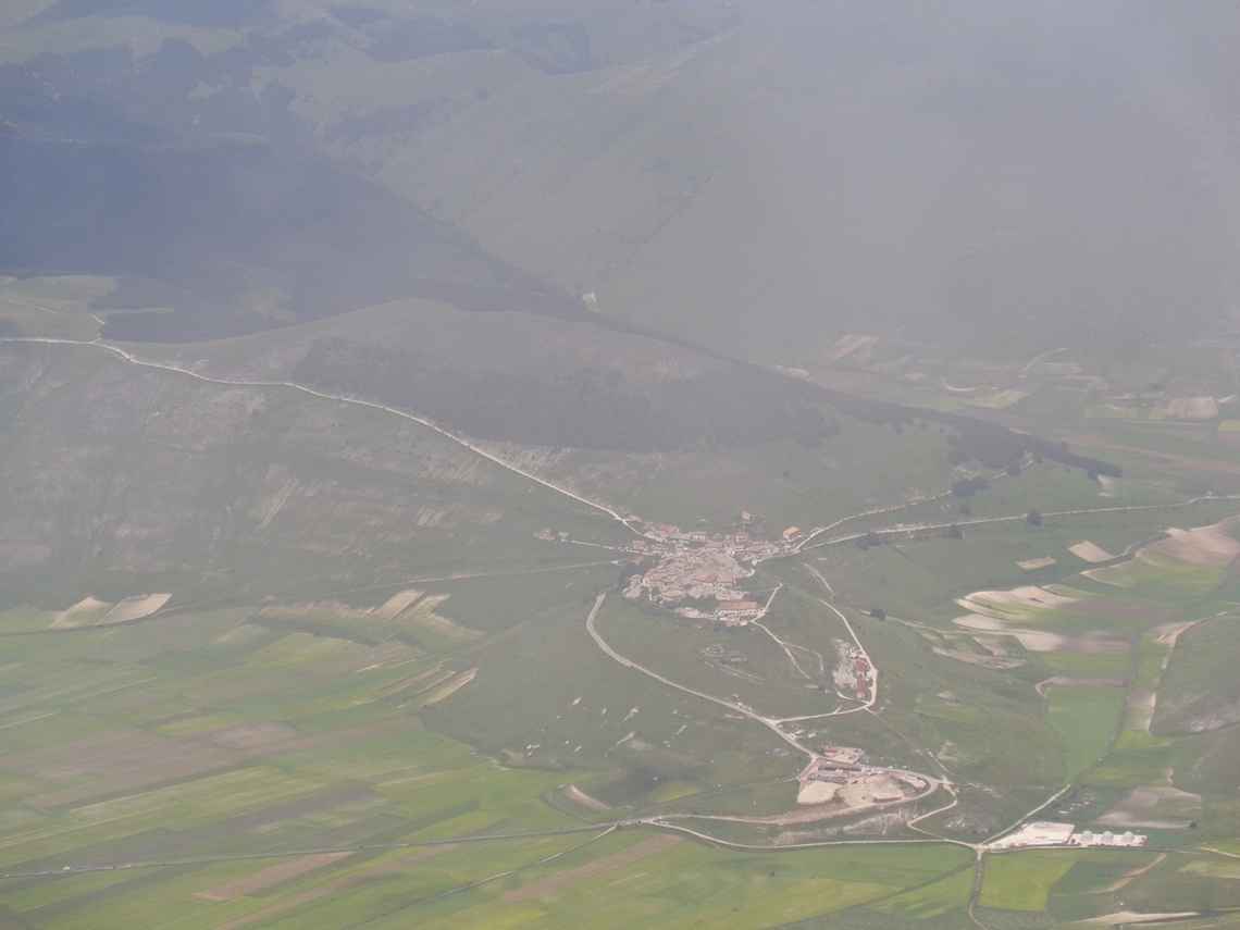 Come volando sopra Castelluccio