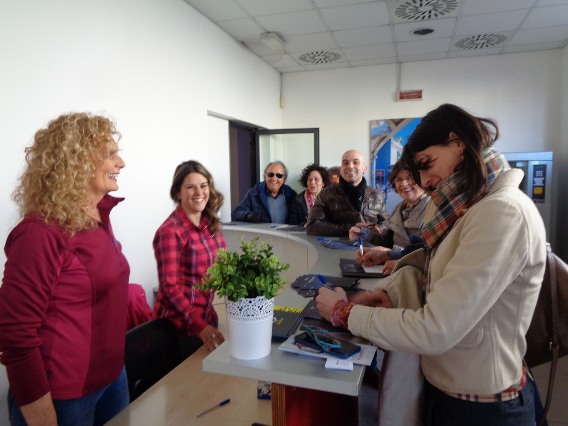 Giuseppina Galatola e Lucia Rossi nello stand accoglienza ospiti
