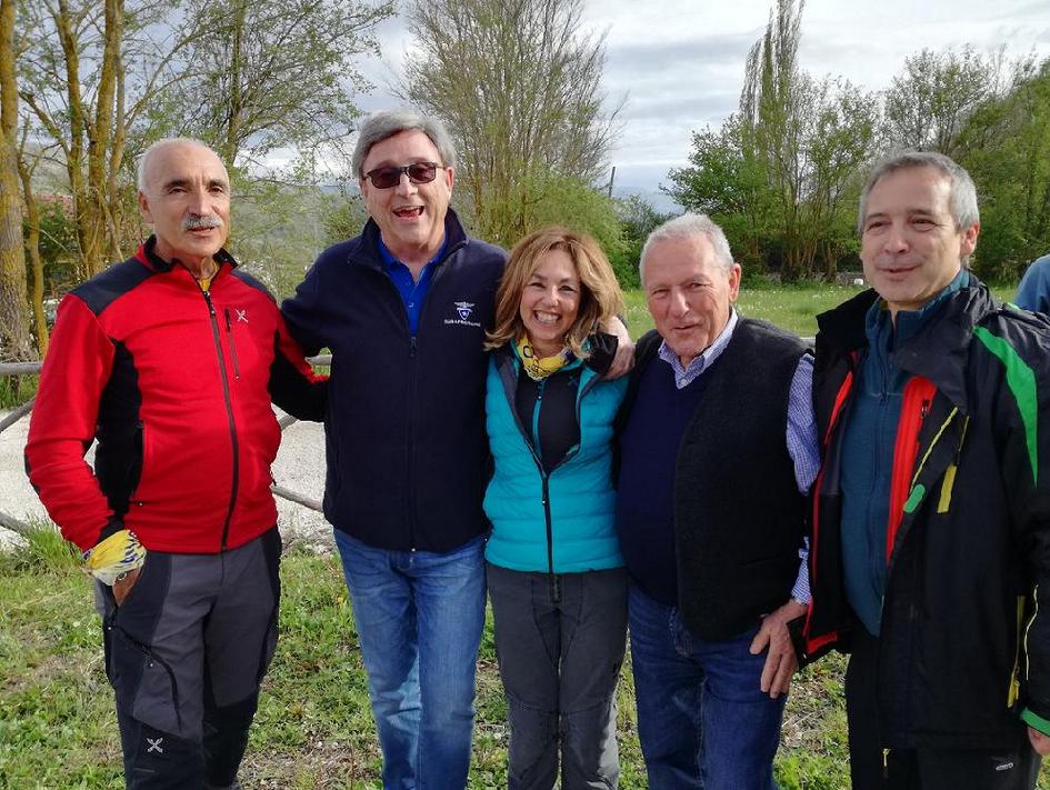 Ines circondata dai Presidenti: da sinistra si riconoscono Desideri Past CAI LAZIO, Torti Nazionale CAI CENTRALE, Parente nuovo CAI LAZIO