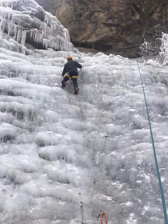 CASCATA DI GHIACCIO