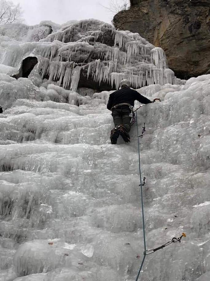 CASCATA DI GHIACCIO