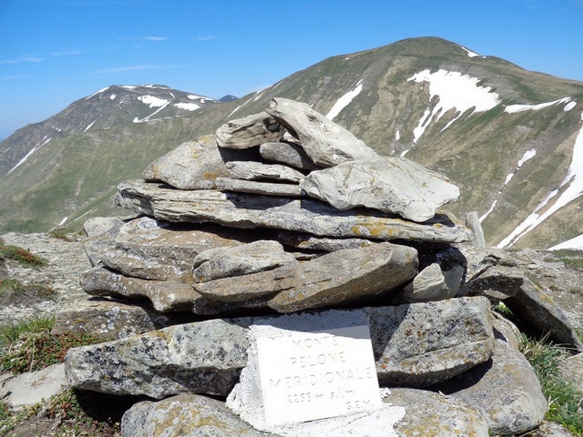 MONTI DELLA LAGA - La Targa degli G.E.M. sul Pelone Meridionale (Alt.2259m)