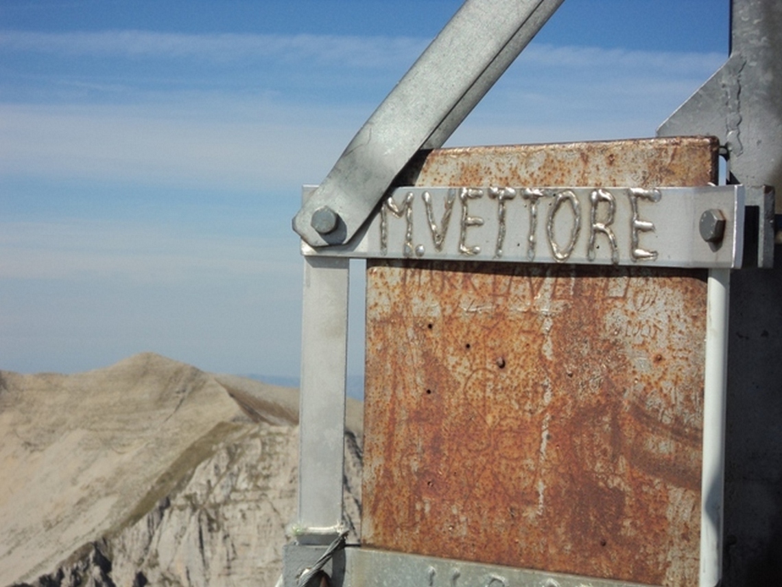 Sibillini - SOLITARIA sul Monte Vettore (Alt.2476m)