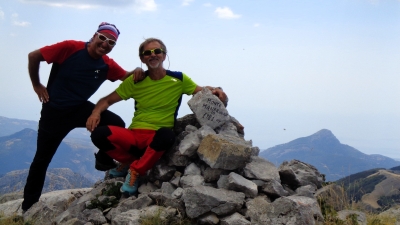 Al centro della cresta dell'infinito sul Pollino Meridionale con due 1900 metri per la cima bifida del Monte Manfriana e le Gole del Ravanello