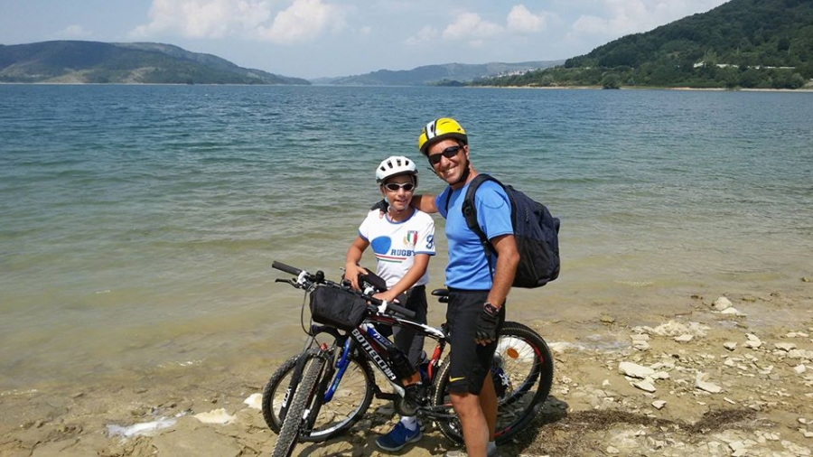 Il meraviglioso Lago di Campotosto in MTB